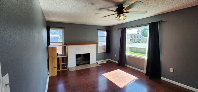 Foto del edificio - Charming 4 Bed, 2 Bath Home in Spokane! *S...