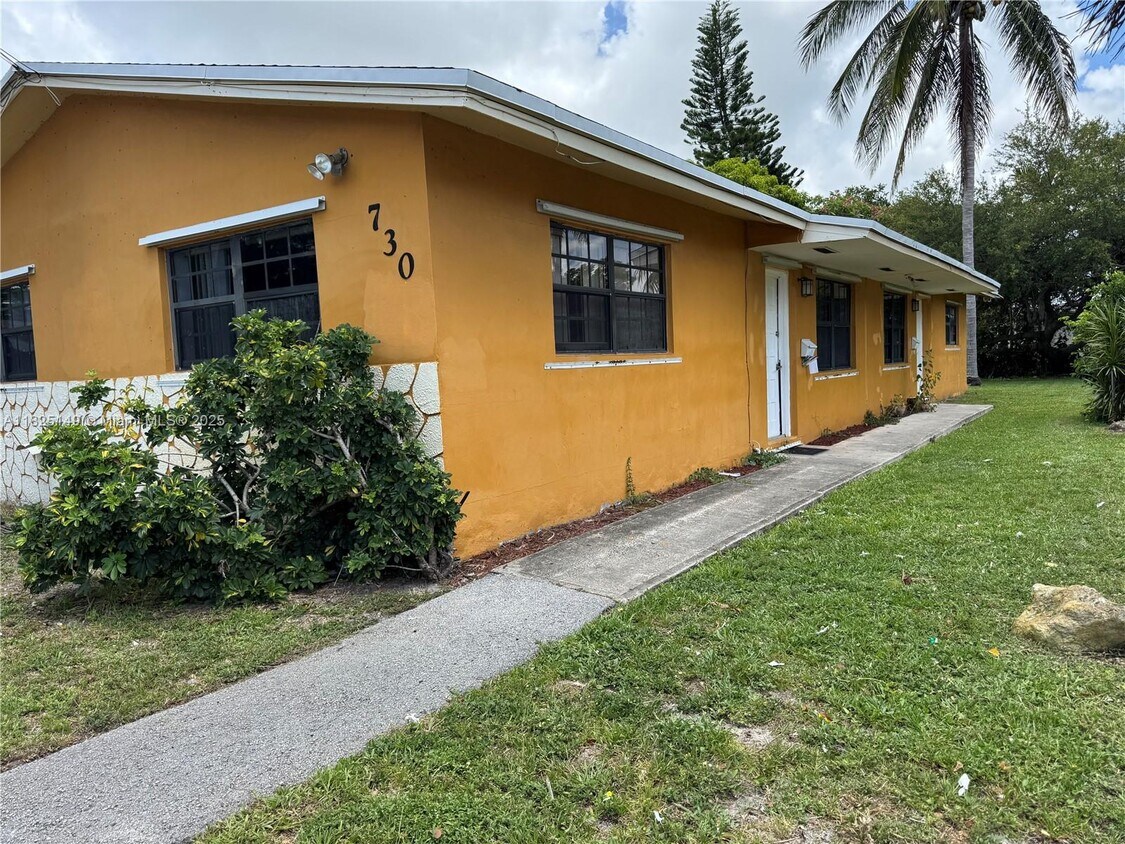 Foto principal - 730 SW 7th St