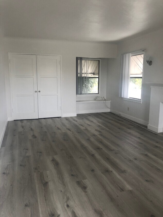 Foto principal - 1415 S Curtis Ave