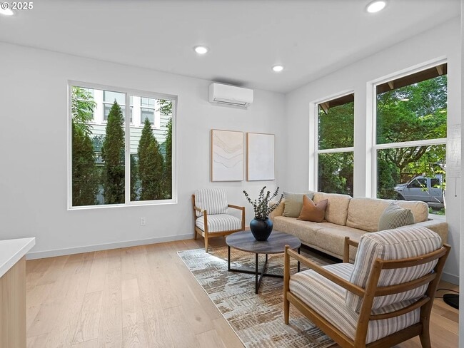 Building Photo - 1610-1612 SE Morrison St.