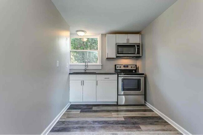 Building Photo - 6528 Premier Dr