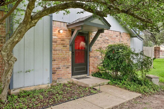 Foto del edificio - 1411 Gracy Farms Ln