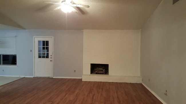 Photo - 2912 Emerald Dr House