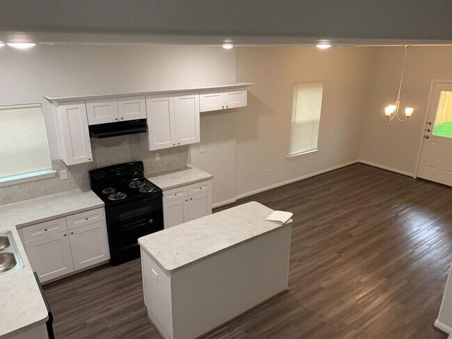Foto del edificio - Beautiful 3-Bed, 3.5-Bath Home in Gated Co...