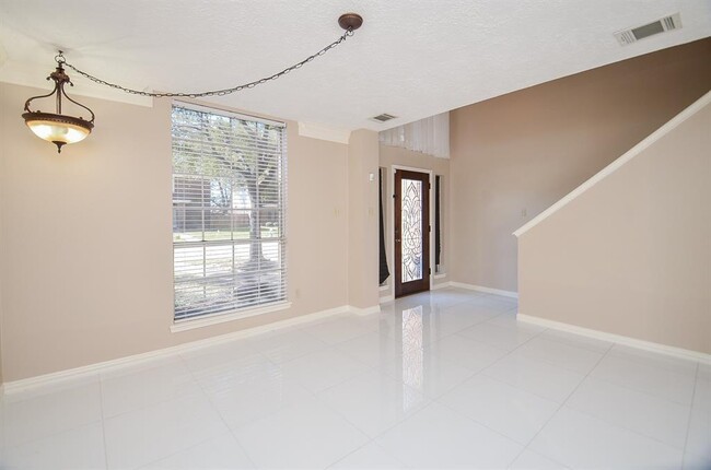 Foto del edificio - 3702 Lauderwood Ln