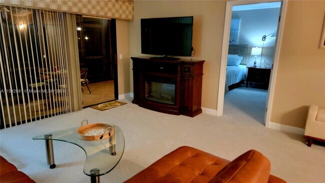 Foto del edificio - 15444 Admiralty Cir