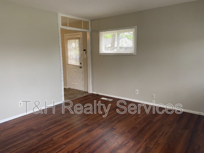 Building Photo - 4817 Leone Dr