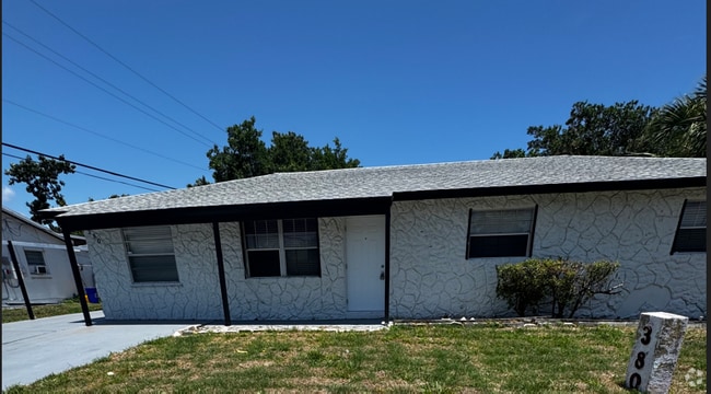 Building Photo - 380 W 22nd Ct