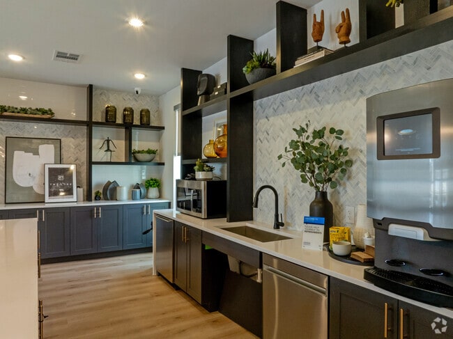 Clubroom - Cascades at Onion Creek