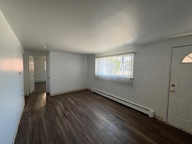 Building Photo - 2 Bedroom 1 Bathroom Westminster Condo