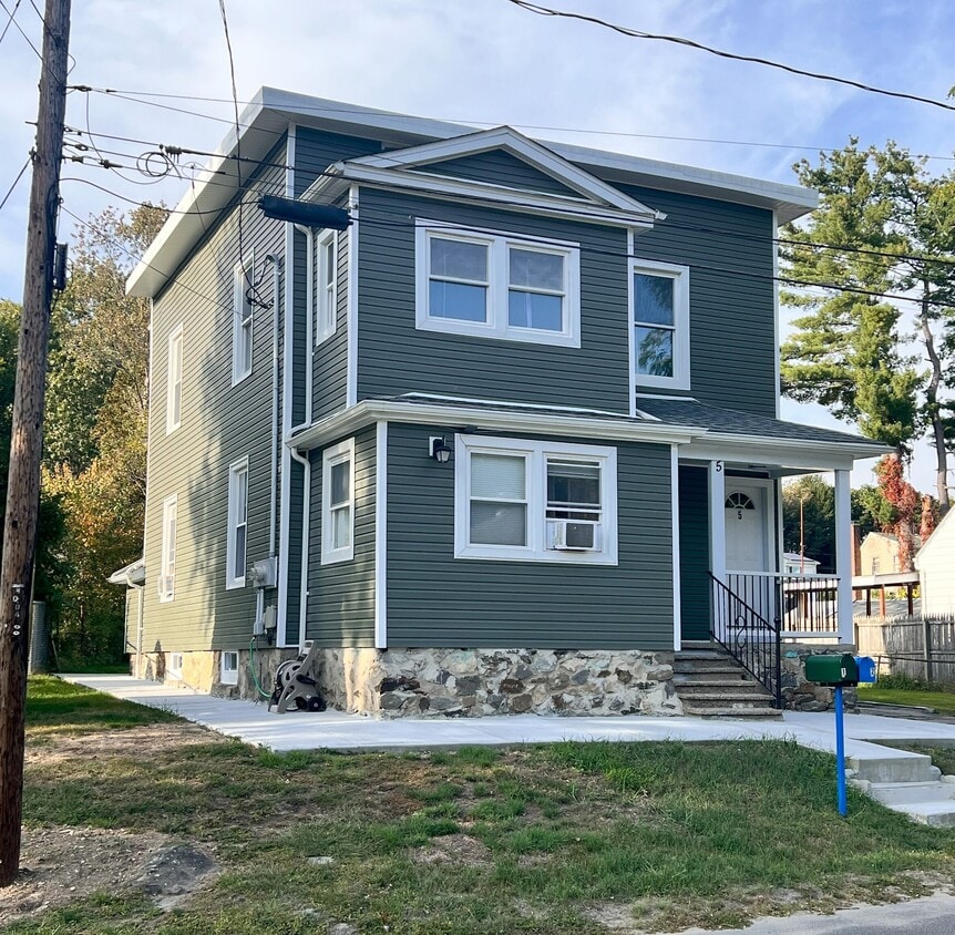 Primary Photo - 5 Pinehurst Ave