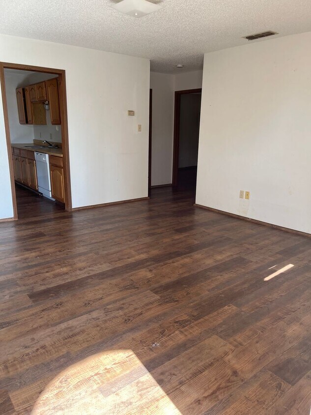 Building Photo - 1520 S Ave O #1