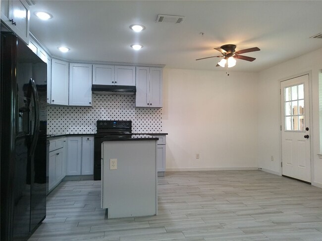 Foto del edificio - 22262 Adams St