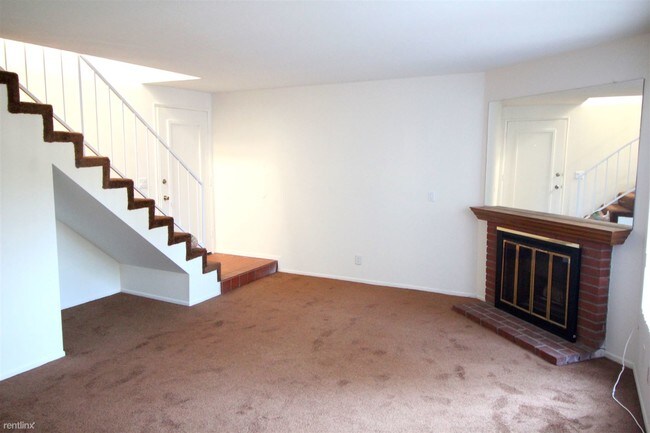 Building Photo - 5735 Hazeltine Ave