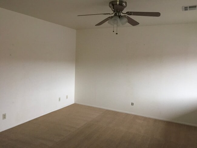 Building Photo - 255 S 200 E