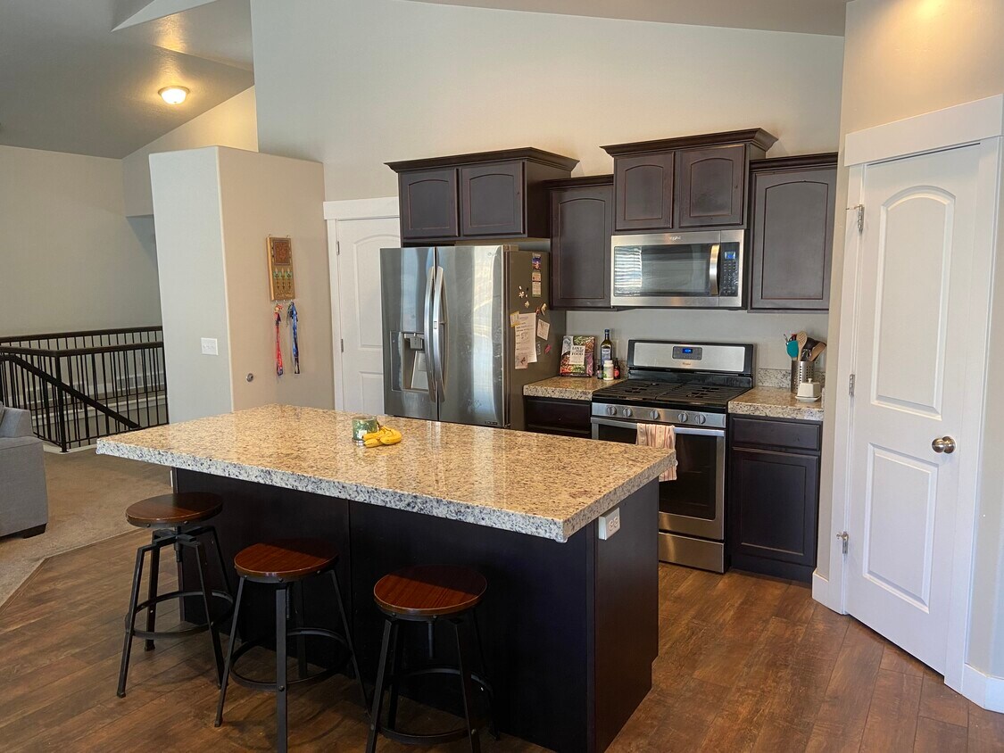 2283 S Beretta Dr, Saratoga Springs, UT 84045 House for Rent in Saratoga Springs, UT