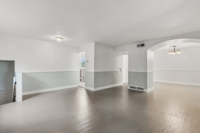 Building Photo - 2326 N Meade Ave