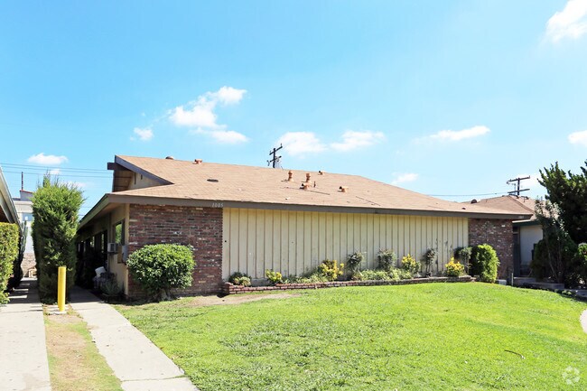 Building Photo - 1005 N Shattuck Pl