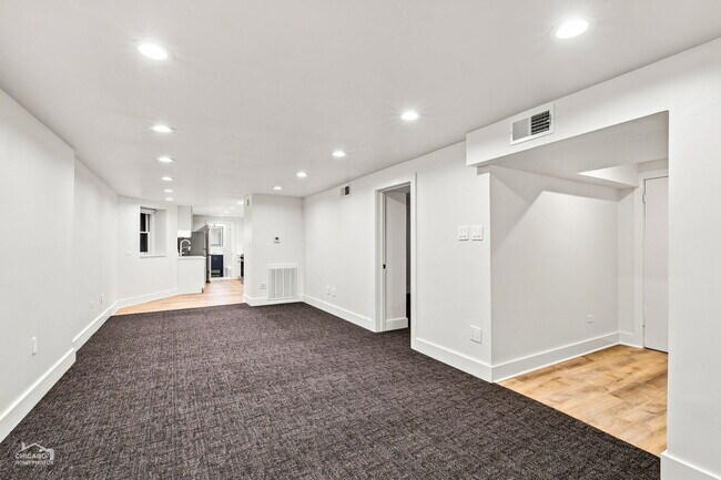 Foto del edificio - 560 W Arlington Pl