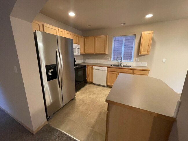 Building Photo - Perfect Home In a Perfect Location!