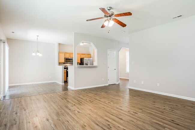 Foto del edificio - 8015 Marsh Hollow Dr