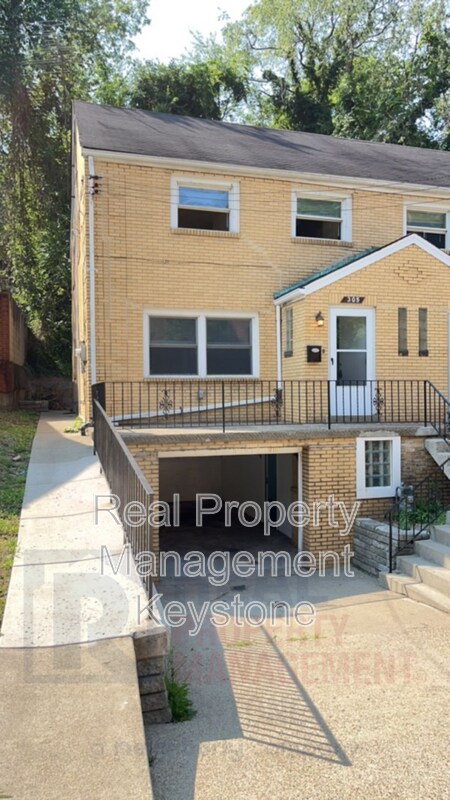 Building Photo - 305 Greenlee Rd