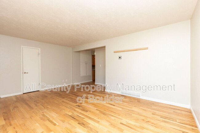 Building Photo - 44 Dartmouth Cir