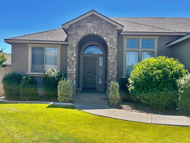 Foto del edificio - Spacious 4 Bedroom Home in Quiet Cul-de-Sa...