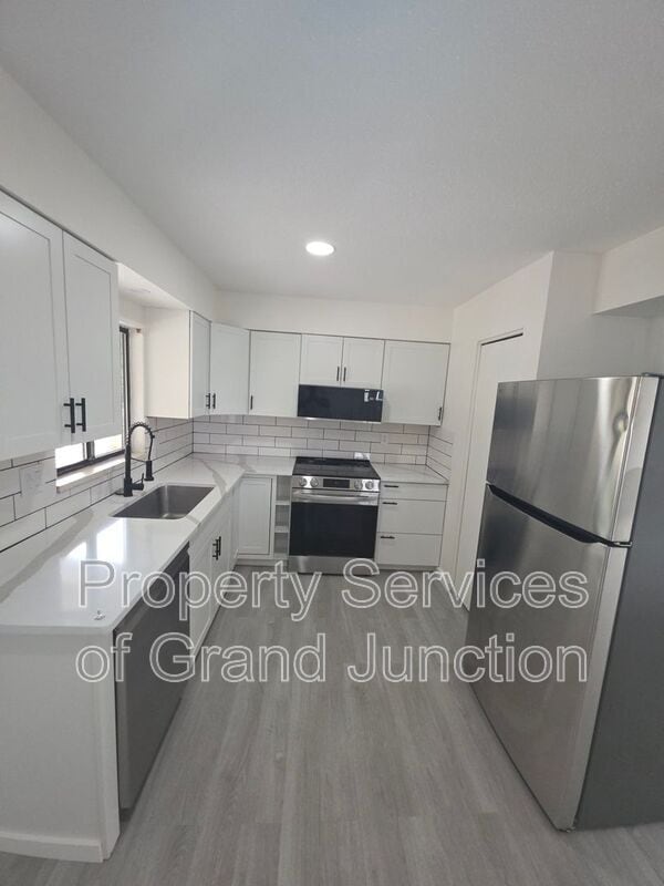 Building Photo - 3238-D 1/4 D 1/4 Rd
