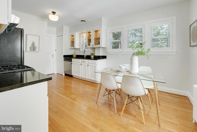 Foto del edificio - 5522 Blair Rd NE