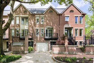 Building Photo - 592 E Vermont St