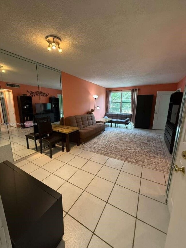 Foto del edificio - 17560 Atlantic Blvd