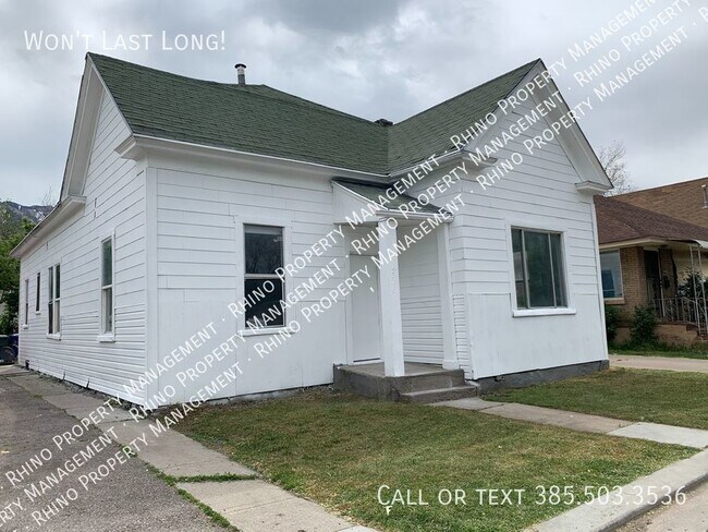 Foto del edificio - REDUCED RENT! 2 BD/1 BA Side By Side Duple...