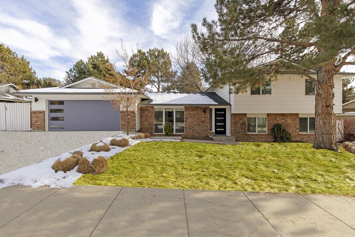 Primary Photo - 3131 E Stone Point Dr