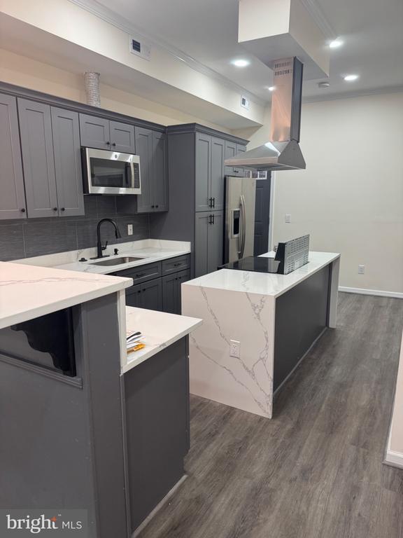 Foto del edificio - 312 E 25th St