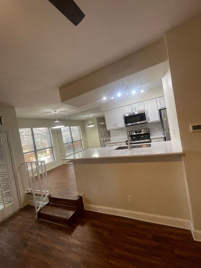 Foto del edificio - 5750 Phoenix Dr