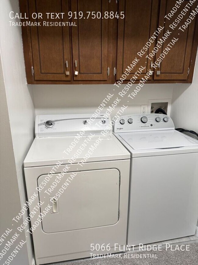 Foto del edificio - 5066 Flint Ridge Pl