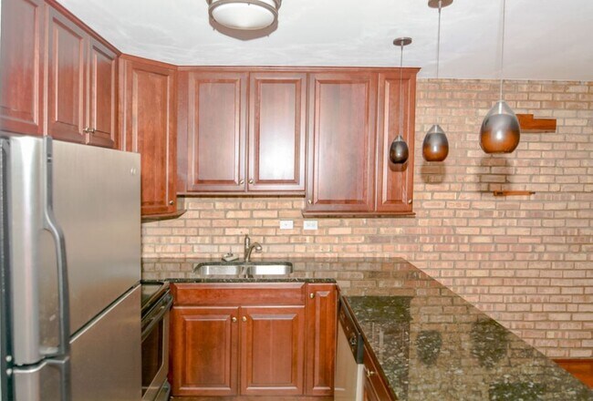 Granite counters - 2828 N Burling St