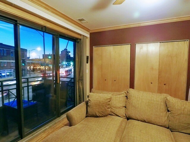 Foto del edificio - 3765 N Racine Ave