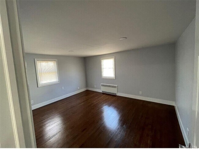 Building Photo - 254 S Ridge St