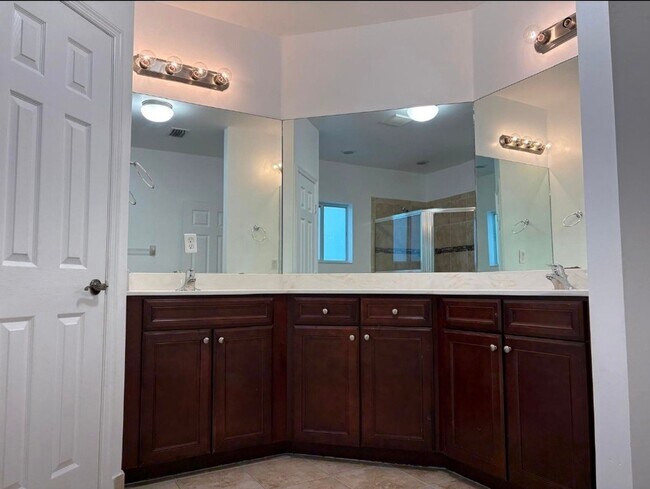 Foto del edificio - 2344 SE 16th Terrace