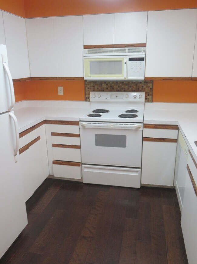 Foto del edificio - Laurel Villas #105 -3BR/2BA Available for AUGUST 2026 move in!