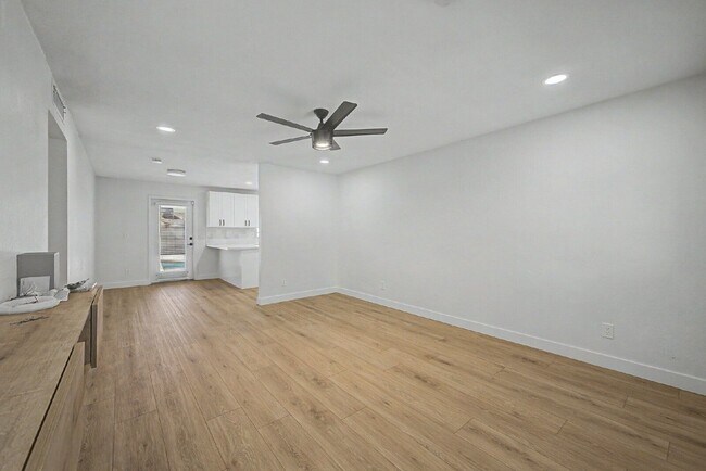 Building Photo - 2303 E Inverness Ave