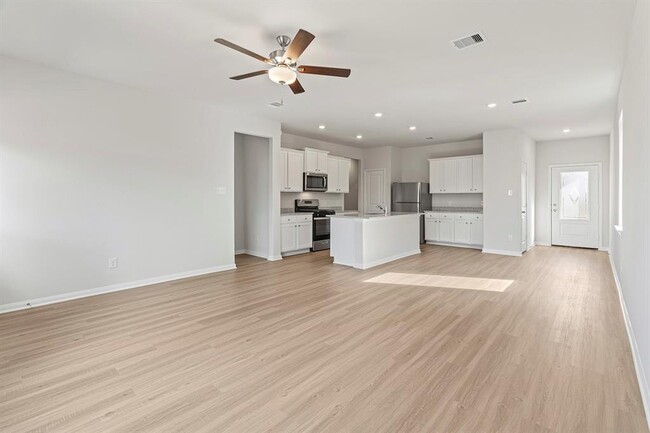 Foto del edificio - 1035 Rosewood Trl