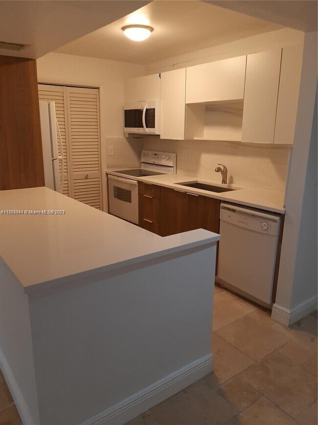 Foto del edificio - 200 Lakeview Dr