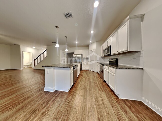 Building Photo - 3154 Creek Village Ln