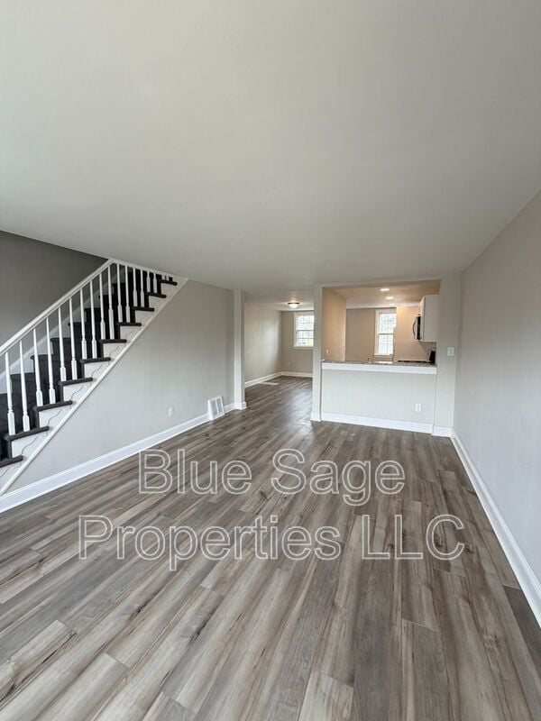 Foto del edificio - 2345 Bond Ave