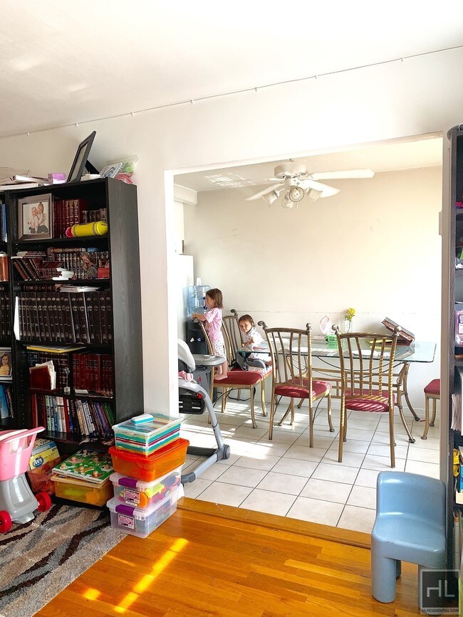 Foto del edificio - 153 STREET