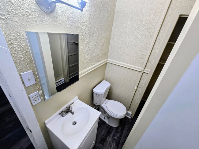 Foto del edificio - 104 N Eighth St