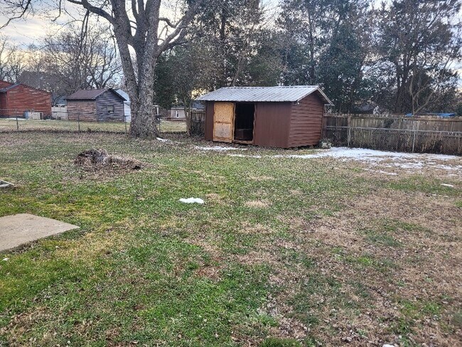 Building Photo - 1407 Whitsett St